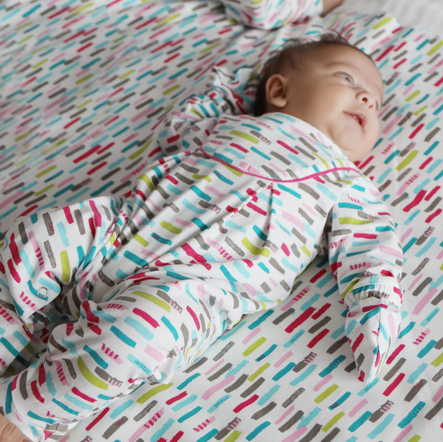 Load image into Gallery viewer, SQUIGGLE PINK COTTON BABY SLEEPSUIT
